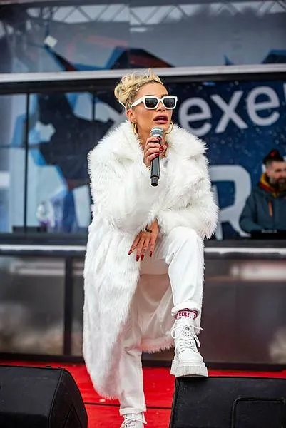 İrem Derici, Alaçatı’da Eyüp Başar adlı bir gençle yakınlaştı-5