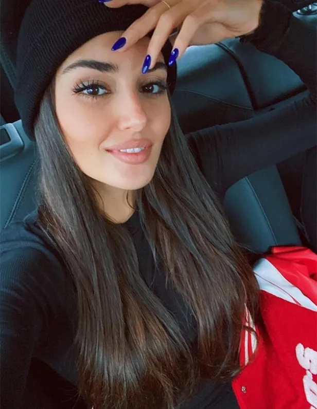 Hande Erçel sütyenli mini taytlı paylaşıyor ama estetik yorumlarının ardı arkası kesilmiyor 'bu kadar estetiğie kraliçe olurum'-10