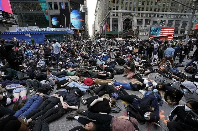 Son dakika: New York'ta protestolar nedeniyle sokağa çıkma yasağı ilan edildi