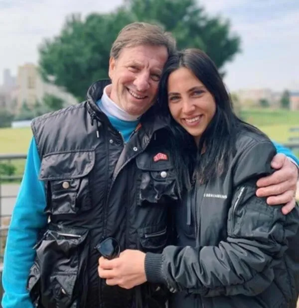 13 yıllık büyük aşk! EDHO'nun yıldızı Ceren Benderlioğlu'ndan Emir Benderlioğlu’yla çekirdek aile paylaşımı! İlk yorum Esra Erol’un kardeşinden... - 84