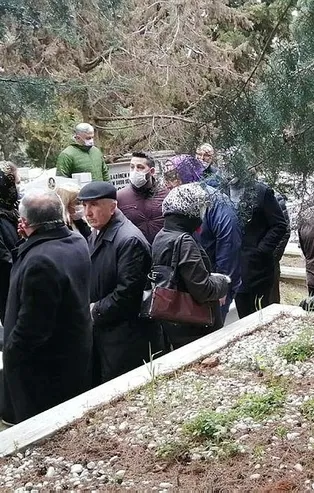 Koronavirüsten ölen kişi olduğu iddia edilen eczacı İhsan Giray toprağa verildi! Cenazede dikkat çeken görüntü