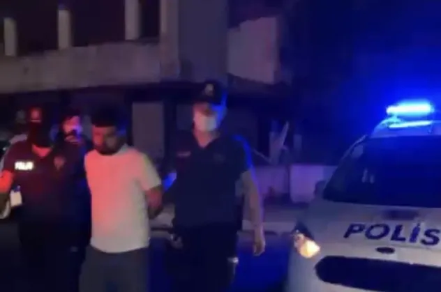 Kimlik kontrolü yapan polis memuru otomobilden silahlı saldırıya uğradı! Saldırganlar kıskıvrak yakalandı