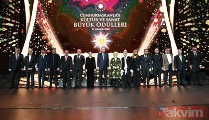 Beştepe’de yıldızlar geçidi! Başkan Erdoğan ödülleri tek tek takdim etti: Ajda Pekkan, Tan Sağtürk, Yavuz Bülent Bakiler...