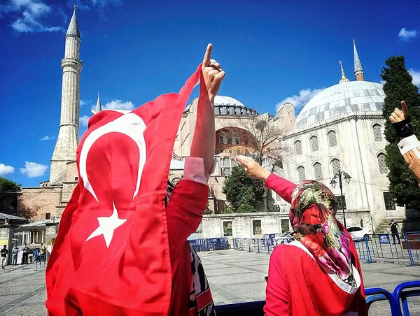 86 yıllık hasret bitiyor! Danıştay'ın Ayasofya kararının ardından vatandaşlardan sevinç gösterisi-6