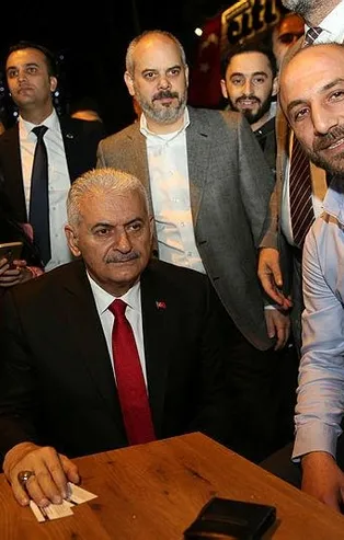 İstanbul Avcılar'da Binali Yıldırım'a yoğun ilgi