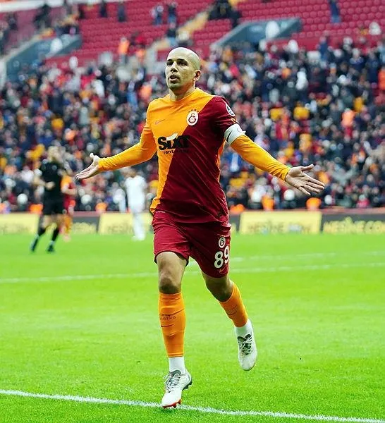 emre-belozoglu-devreye-girdi-super-ligde-sofiane-feghouli-harekati-1650479098045.jpeg Emre Belözoğlu devreye girdi! Süper Lig'de Sofiane Feghouli harekatı...-3