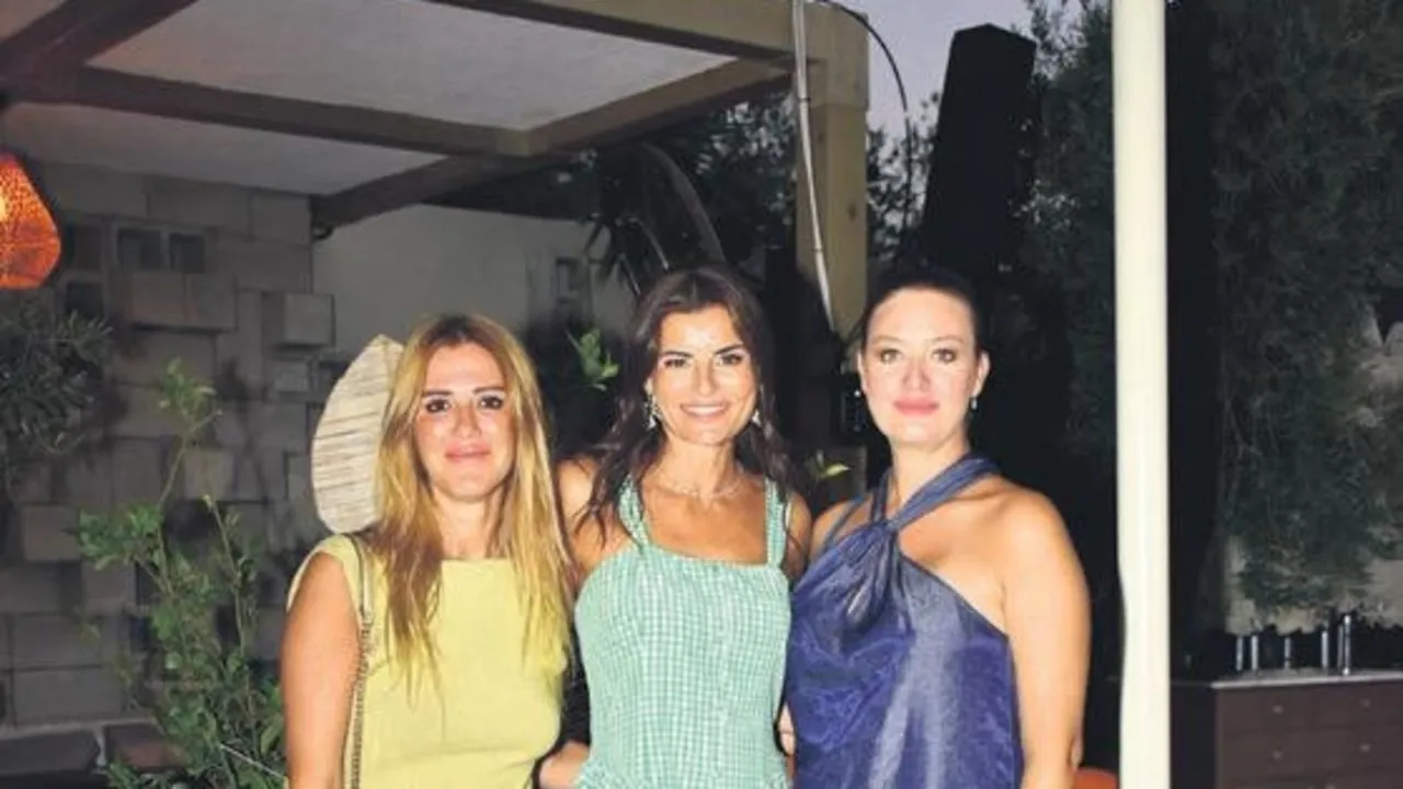 Ece Vahapoğlu dostlarını ağırladı!