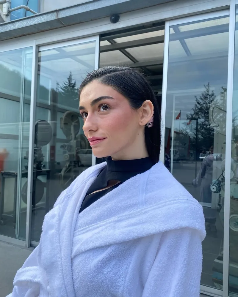 hazar-ergucluden-tukenmislik-itirafi-yeter-bu-kadarim-1772530806791.jpg Hazar Ergüçlü'den tükenmişlik itirafı! “Yeter bu kadarım!”-5