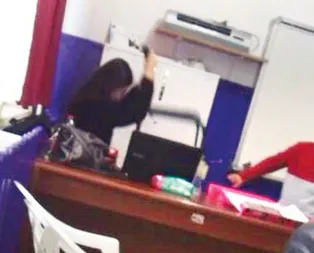 Antalyada önce tokat atmış, sonra fondöten sürmüş! O öğretmen serbest kaldı, kendini böyle savundu