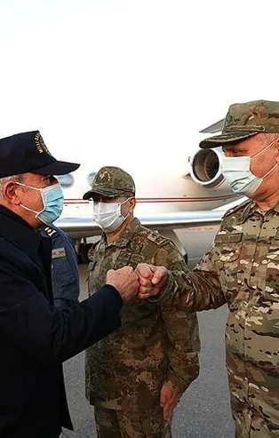 Milli Savunma Bakanı Akar ve TSK komuta kademesi "8 Kasım Zafer Günü" dolayısıyla  Azerbaycan'da