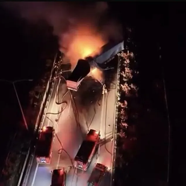 İki tır çarpıştı yangın meydana geldi!