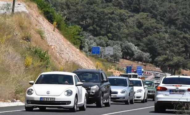 Muğla Akyaka'da tatilciler uzun araç kuyrukları oluşturdu! 3 saatte 30 bin araç geçti-5