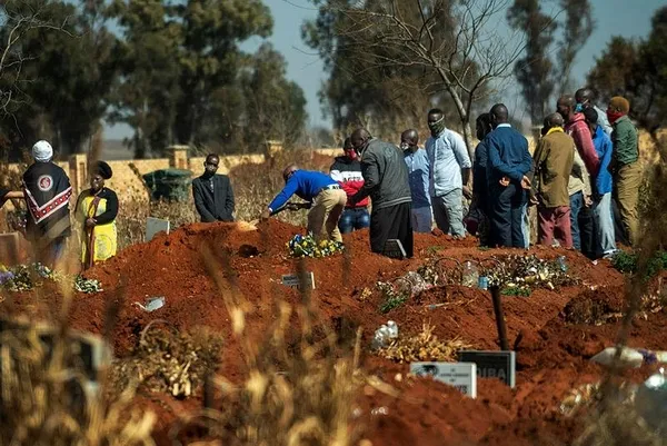 Güney Afrika kabusu yaşıyor! Yeni mezarlar kazıldı-6