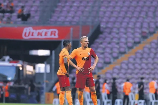 Galatasaray taraftarı Ömer Bayram, Babel ve Yedlin'i yuhaladı! Fatih Terim'den flaş açıklama...