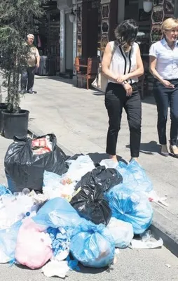 Çöp şişeler