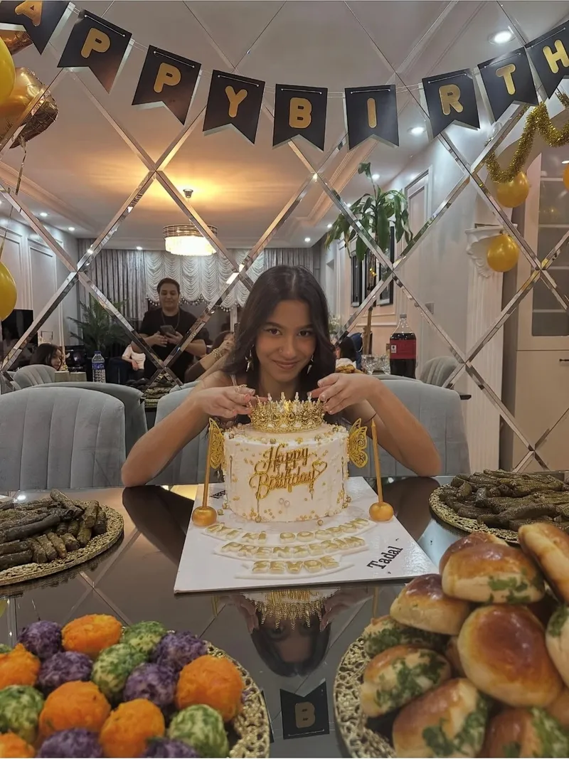 tarik-mengucten-sutlu-cikolatam-dedigi-kizina-duygusal-kutlama-goren-hayran-kaldi-1775547921206.jpg Tarık Mengüç'ten “Sütlü çikolatam” dediği kızına duygusal kutlama! Gören hayran kaldı-5