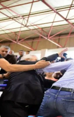 Aziz Yıldırım rakip başkanı tokatladı!