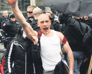 Naziler silahlanıyor