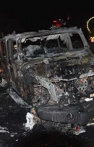 Muğla'da araç yangınında alevler ormanlık alana sıçradı