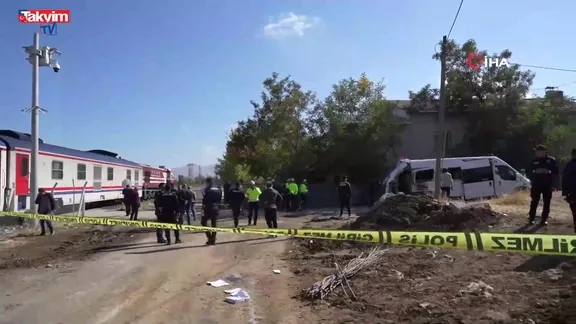 Muş’ta tren öğrenci servisine çarptı: 17 yaralı