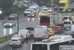 İstanbul'da kuvvetli yağış! Meteoroloji üst üste uyarmıştı! Trafik felç yollar sel! Lodos ne kadar sürecek?
