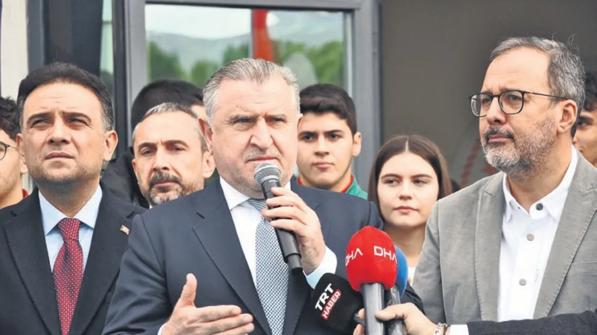 Soma'da yeni stadyum açıldı: Gençlik ve Spor Bakanı Aşkın Bak açılış töreninde konuştu!