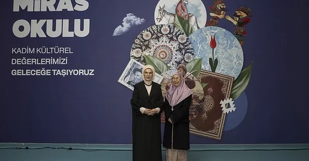 Emine Erdoğan Malezya Başbakanı'nın eşi Wan Azizah İsmail ile bir araya geldi!