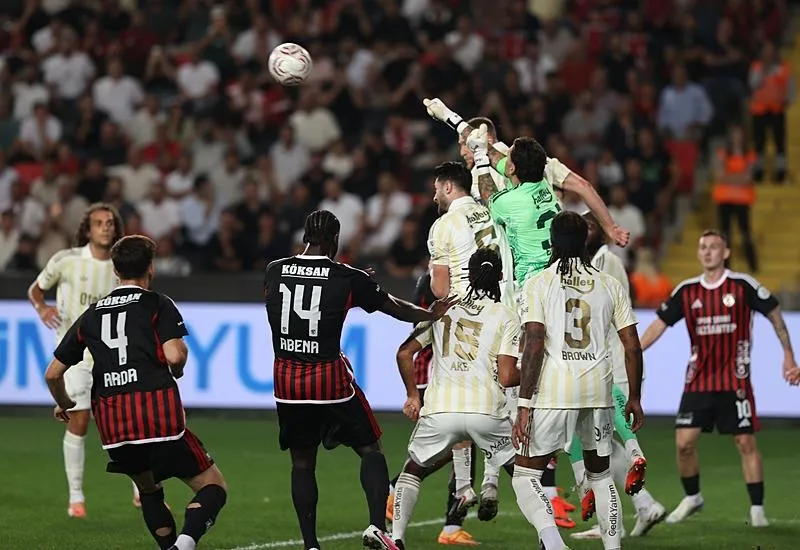 fenerbahcede-ismail-kartaldan-kerem-ve-lukaku-karari-fenerbahcede-ismail-kartaldan-radikal-kararlar-yildiz-ism-1789714382184.jpeg Fenerbahçe'de İsmail Kartal'dan radikal kararlar: Yıldız isme kesik! Sistem değişiyor-8