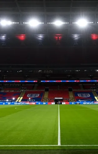 İngiltere'de seyirciler statlara alınacak