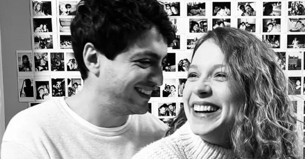 Ünlü oyuncu çift Taner Ölmez ve Ece Çeşmioğlu, ikinci bebeğe gün sayıyor! Doğacak oğullarının ismini açıkladılar...