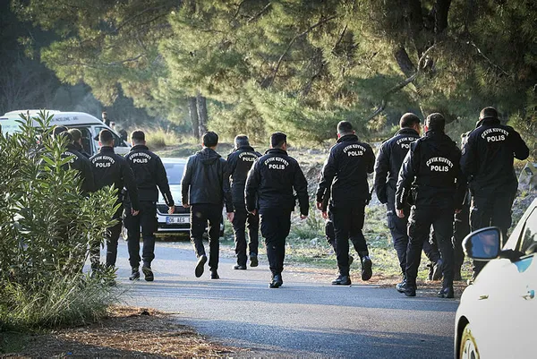 Son dakika: Antalya'da kan donduran vahşet! Ormanlık alanda kafası ve kolları olmayan çıplak erkek cesedi bulundu-2