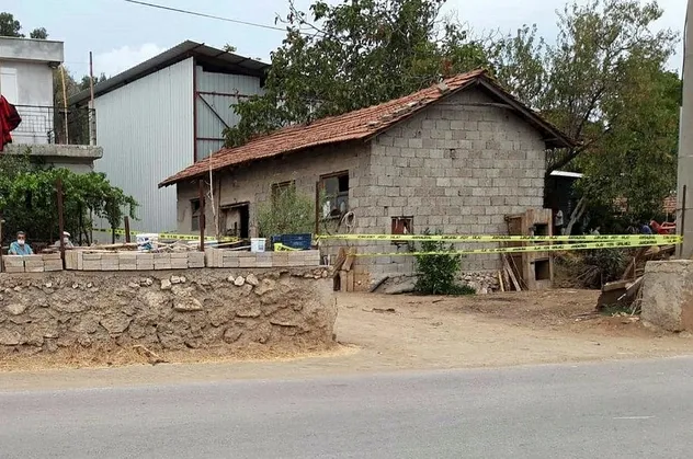 Yakınları tavana asılı halde buldu: Antalya'da yaşlı kadının sır ölümü