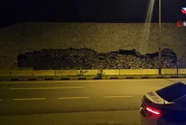 Karayolundaki heyelan anı kamerada