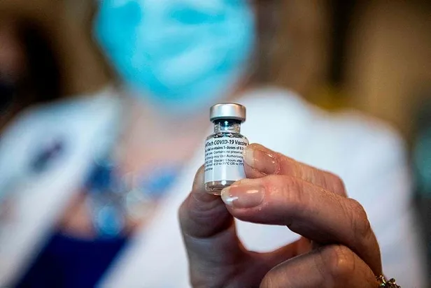 Çocuklar koronavirüs aşısı olacak mı? Bilim Kurulu Üyesi Prof. Dr. Hasan Tezer canlı yayında açıkladı-7