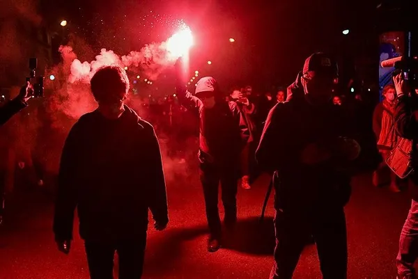 Fransa yangın yeri! Kovid-19 önlemleri karşıtı gösterilerde olaylar çıktı-5