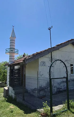 Bu caminin minaresi görenleri şaşırtıyor! 60 yıldır minaresi olmayan camiye...