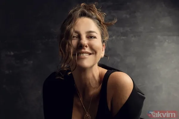 Afra Saraçoğlu en cesur haliyle gündemde! Vücuduna sardığı havlusuyla sere serpe uzandı! Mert Ramazan Demir'in sevgilisi... - 39