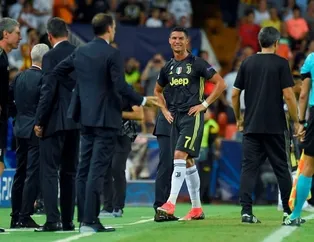 Cristiano Ronaldo gördüğü kırmızı kart sonrası gözyaşlarını tutamadı!