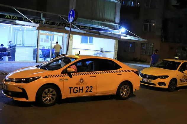 Taksiciler zam ayarı için kuyruğa girdi