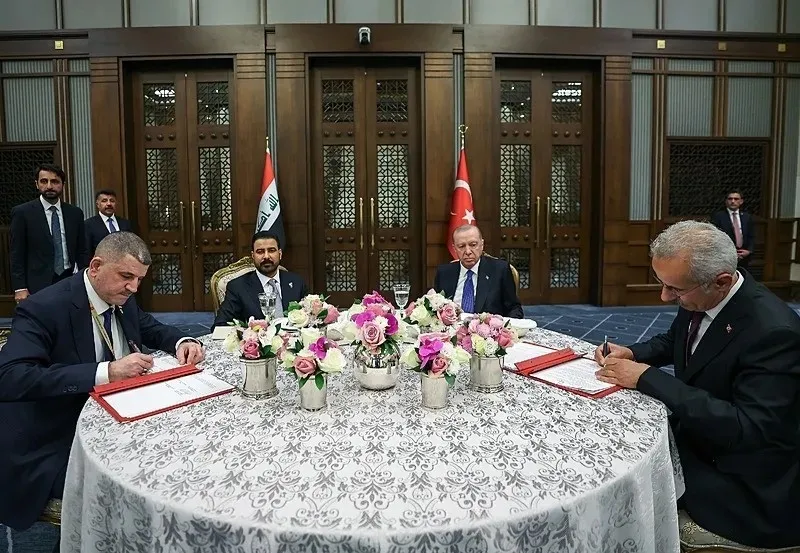 1785787119813.jpeg Irak ile imza töreninin yeni perde arkası! Talimat Başkan Erdoğan'dan: Çekin iki sandalye, imzalayın-6