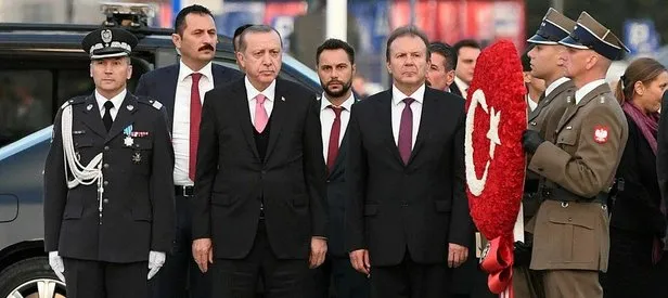 Cumhurbaşkanı Erdoğan, Meçhul Asker Anıtı’na çelenk bıraktı