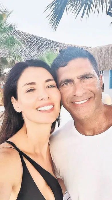 Eşsiz benzerlik! Nefise Karatay ve eşi Yusuf Day'ın selfiesi...