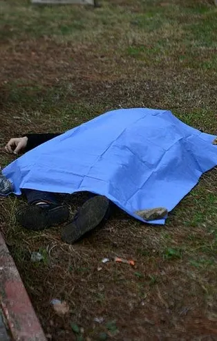 SON DAKİKA: Adana’da kan donduran olay: Parkta erkek cesedi bulundu