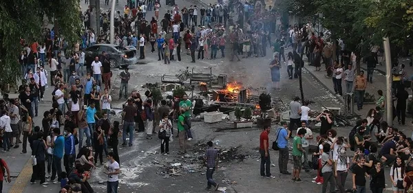 carsi-davasinda-mahkeme-gezi-parki-olaylarina-iliskin-goruntuleri-istedi-1653650506672.jpg Çarşı Davası'nda mahkeme Gezi Parkı olaylarına ilişkin görüntüleri istedi-3