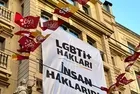 Sapkınlığın bayraktarlığına soyundular: İstanbul Barosu'na LGBT pankartı asıldı