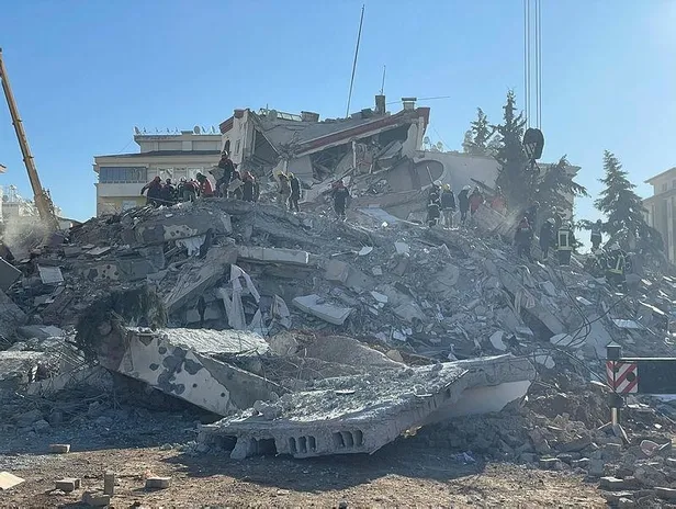 the-economist-yine-algi-pesinde-deprem-uzerinden-erdogani-hedef-aldilar-kuresel-cetenin-derdi-secim-1675948712582.jpeg The Economist yine algı peşinde! Deprem üzerinden Erdoğan'ı hedef aldılar: Küresel çetenin derdi seçim-5