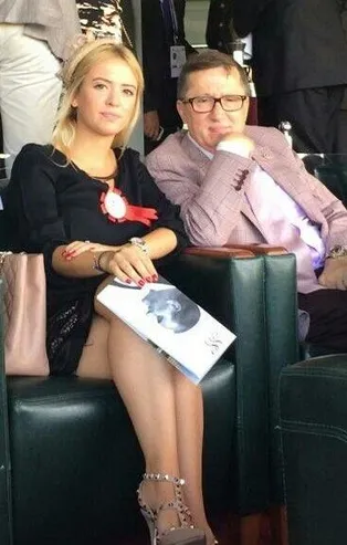 Halkçılık edebiyatıyla prim kasan İP'li Lütfü Türkkan'ın kızı Dilara Türkkan'ın 7 bin TL'lik ayakkabısı sosyal medyanın gündeminde