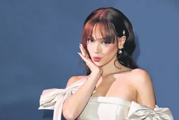 Elif Akar Alman bakar