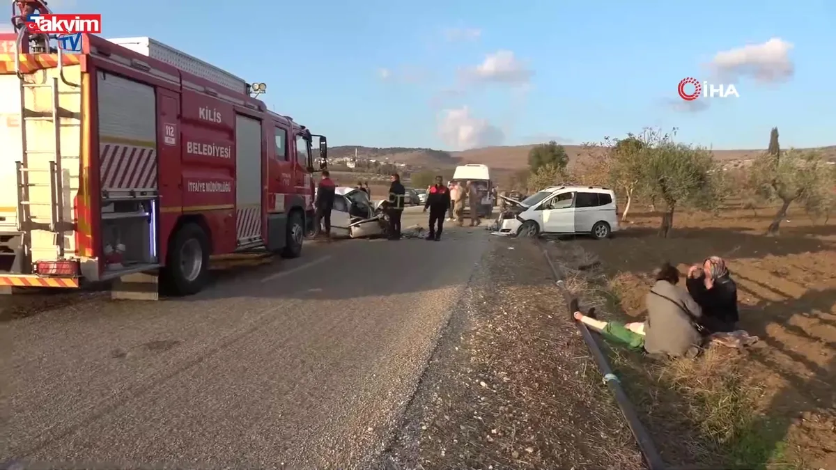 Kilis’te iki araç kafa kafaya çarpıştı: 1’i ağır 3 yaralı