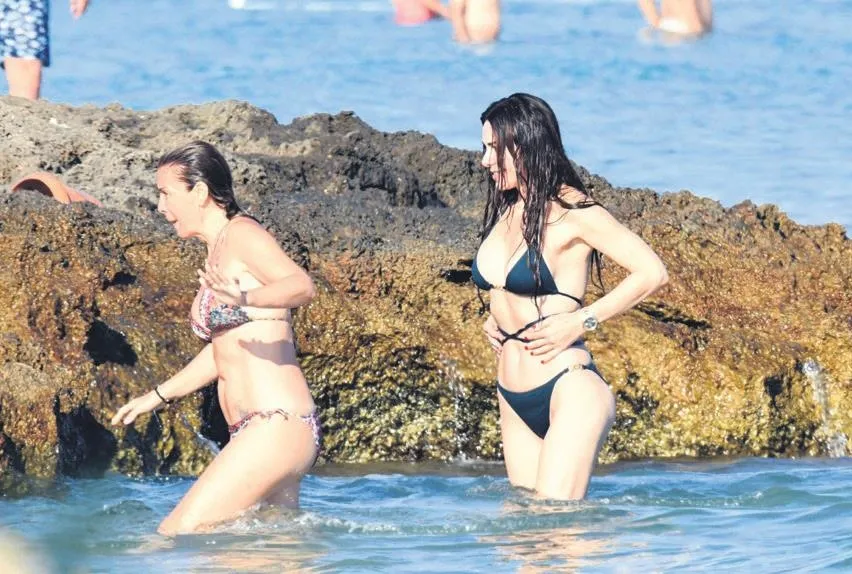 Çeşme güzeli Defne!